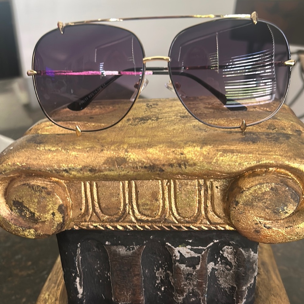 Unisex round aviator sunglasses **Free with purchase of $30 or more**